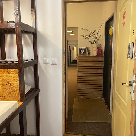 Victoria Poshtel Bucharest Albergue Exterior foto