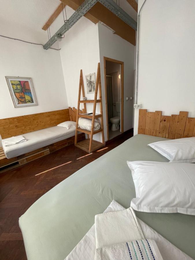 Victoria Poshtel Bucharest Albergue Exterior foto
