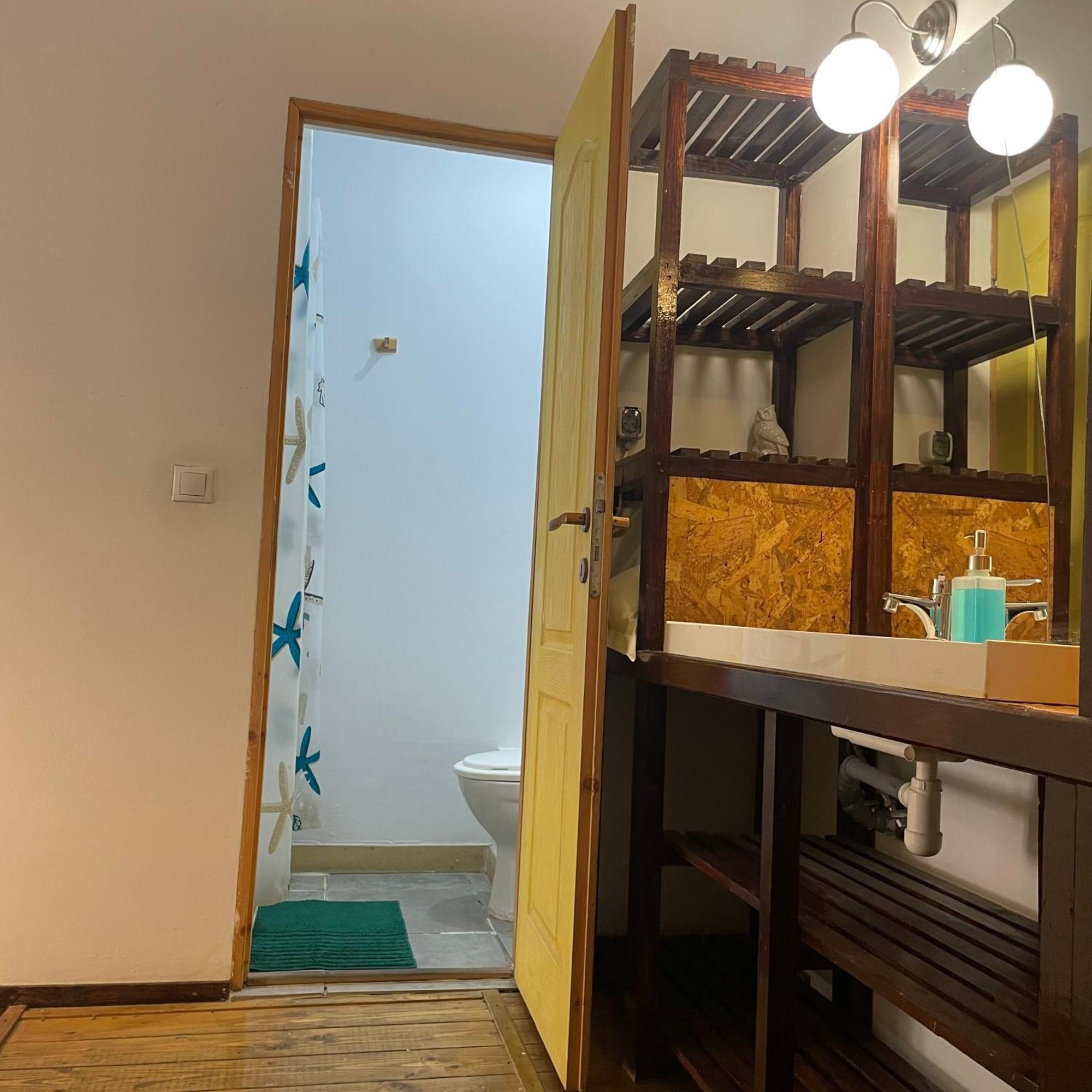 Victoria Poshtel Bucharest Albergue Exterior foto