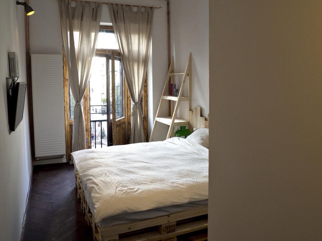 Victoria Poshtel Bucharest Albergue Habitación foto