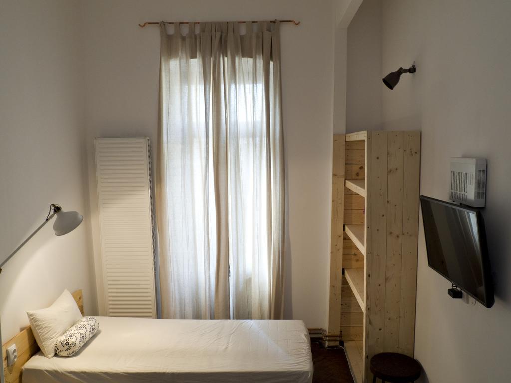 Victoria Poshtel Bucharest Albergue Habitación foto