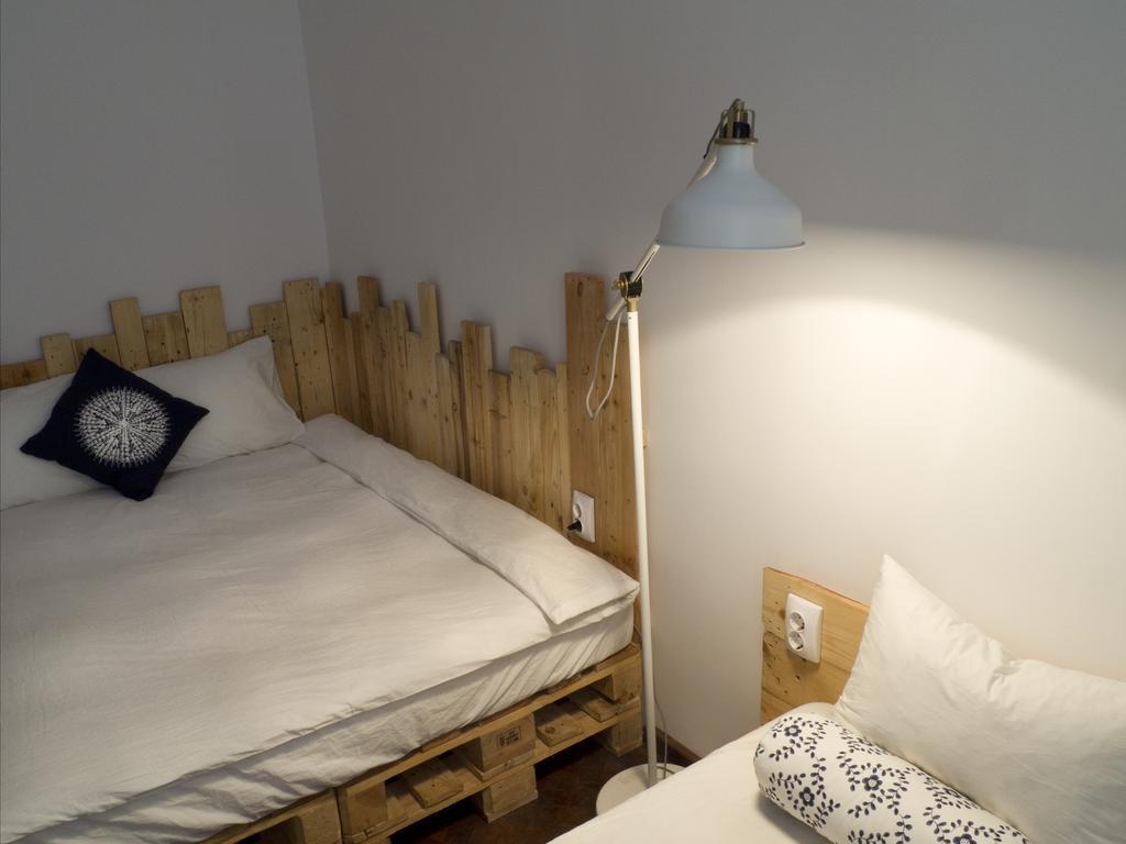 Victoria Poshtel Bucharest Albergue Habitación foto