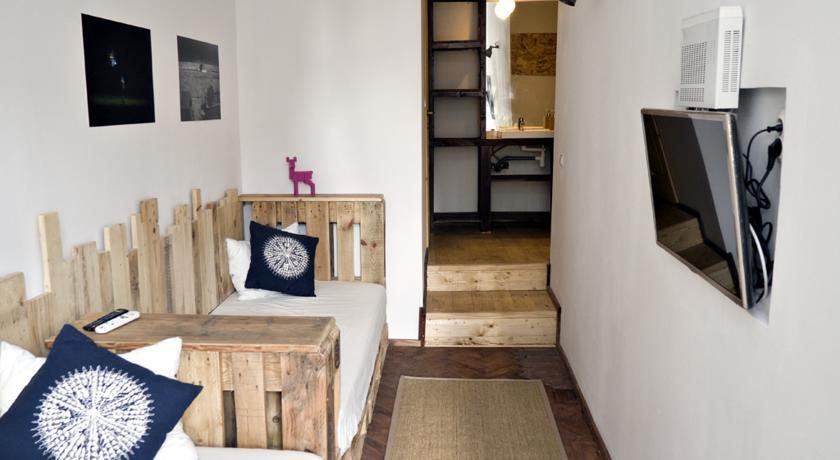 Victoria Poshtel Bucharest Albergue Exterior foto
