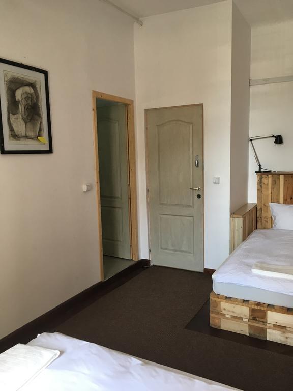 Victoria Poshtel Bucharest Albergue Exterior foto