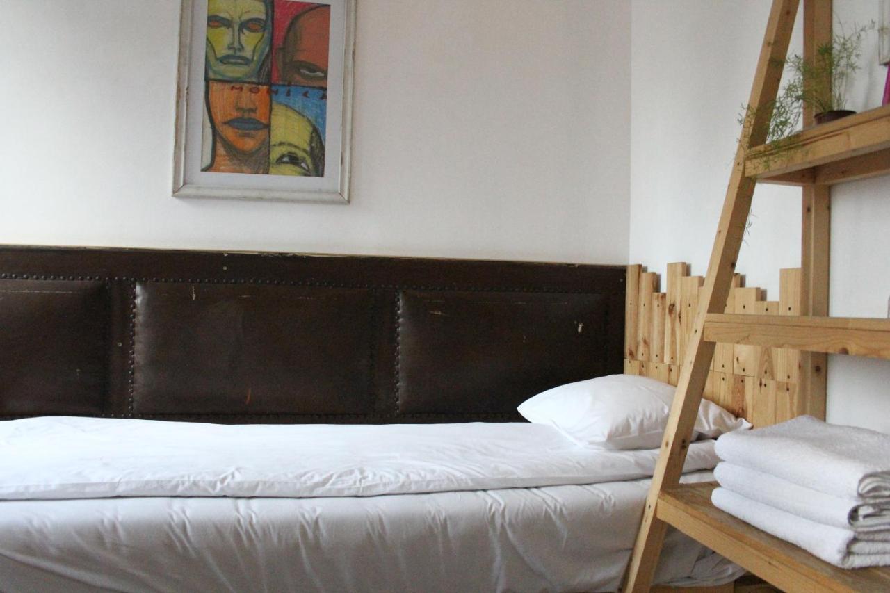 Victoria Poshtel Bucharest Albergue Exterior foto