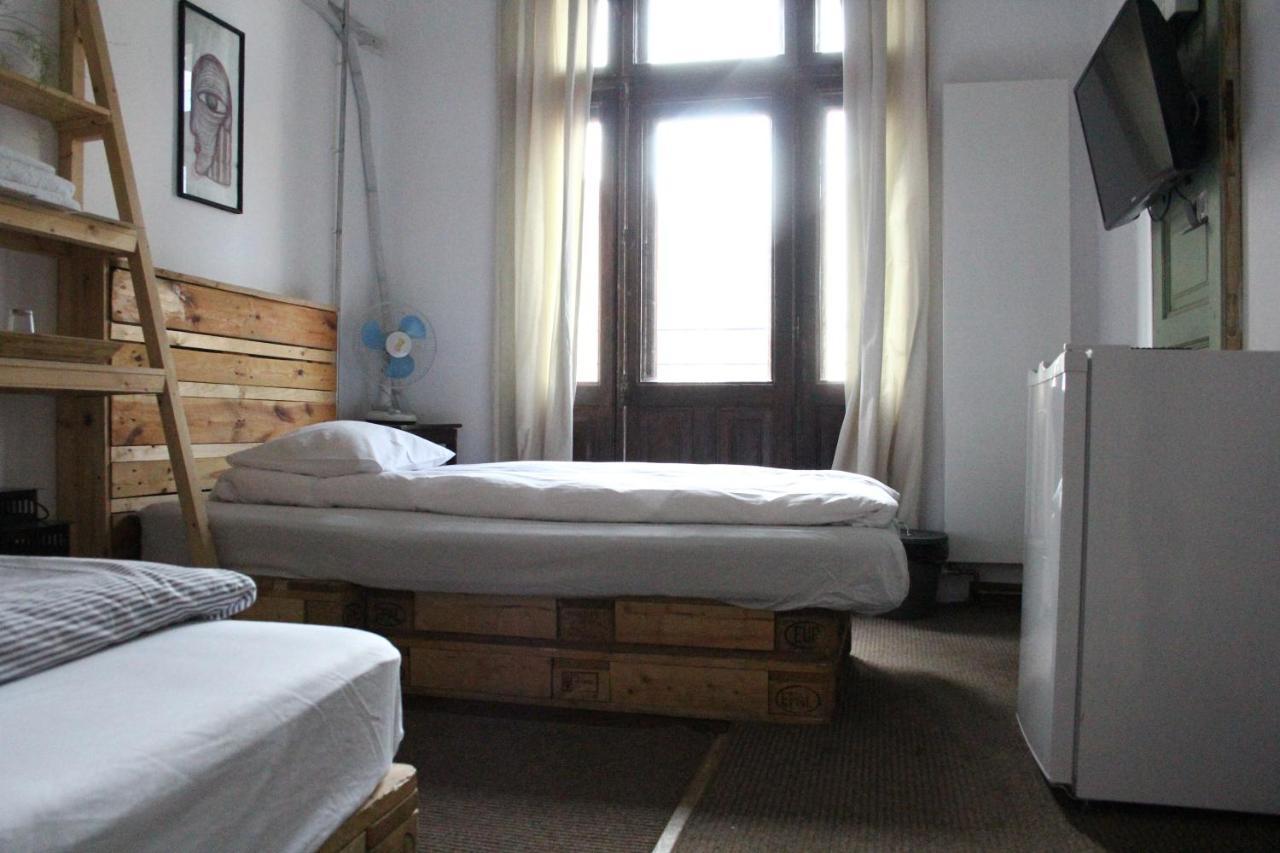 Victoria Poshtel Bucharest Albergue Exterior foto