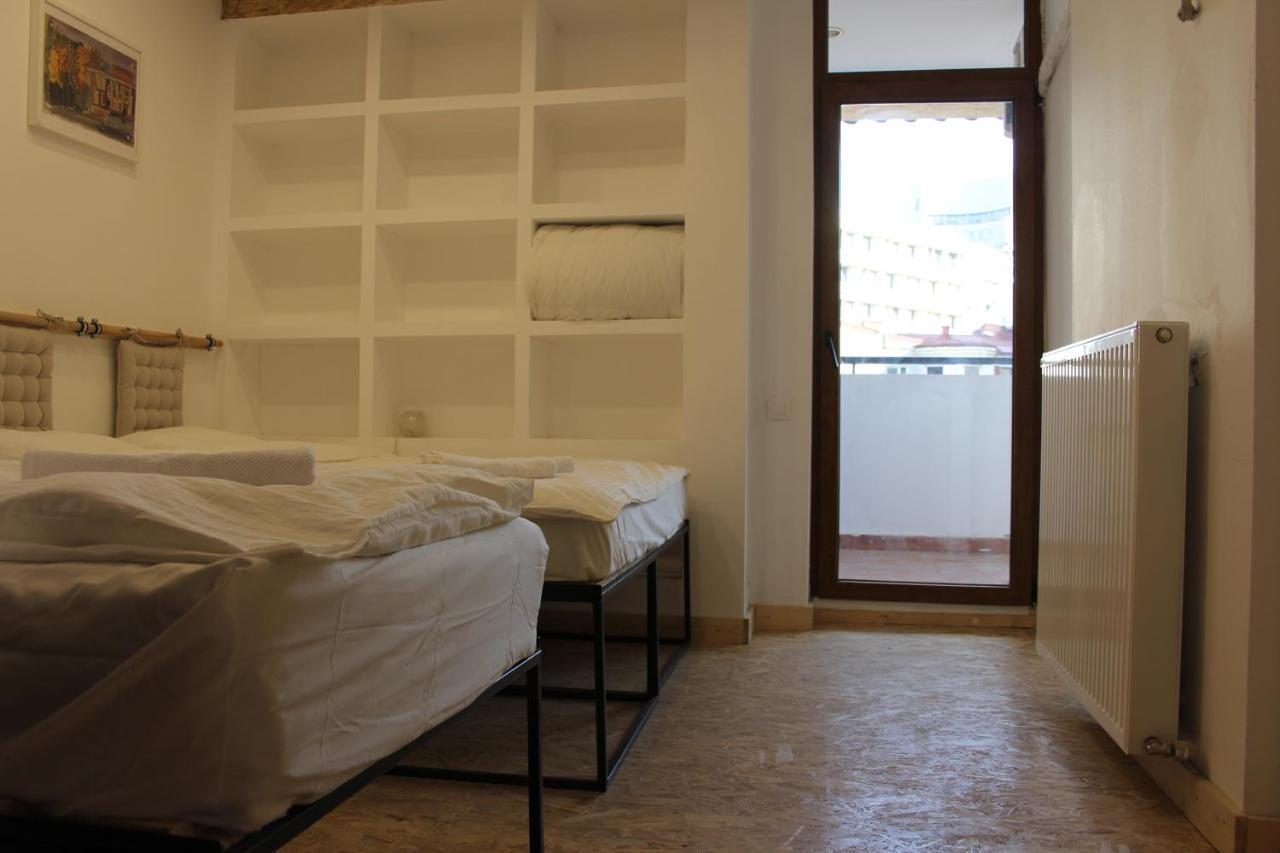 Victoria Poshtel Bucharest Albergue Exterior foto